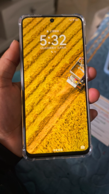 华为畅享 70 Pro 一部，日常使用和备用都比较方便